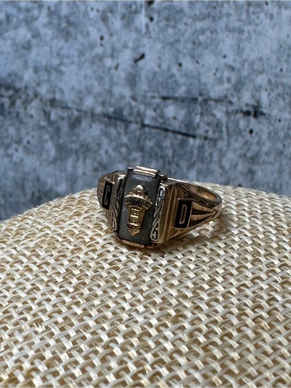 1965 Jostens Yellow 10k & Mother of Pearl Class Ring Size 5.75 Initials C.D.